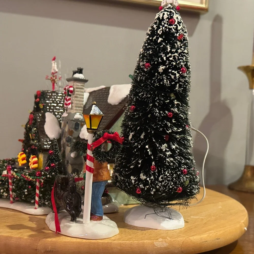 Department 56 The Peppermint House Snow Village Lighted Dept 56 w/ Box